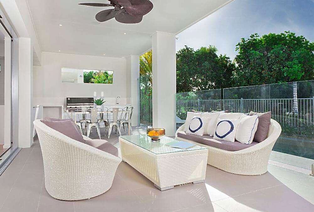 modern seating walls and linear patio